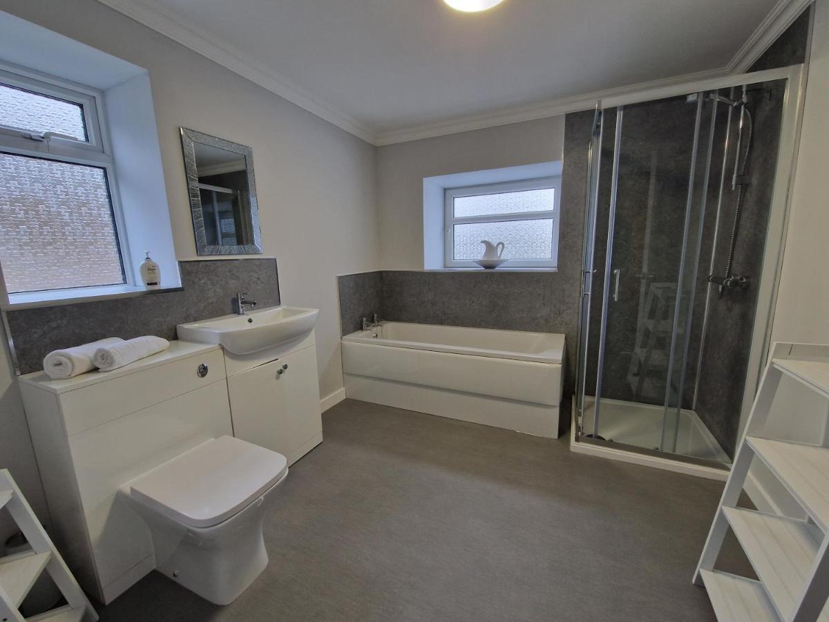 Lewis Gethin House, Newly Renovated Cottage Sleeps 9, Close To Bike Park Wales Merthyr Tydfil Exterior photo